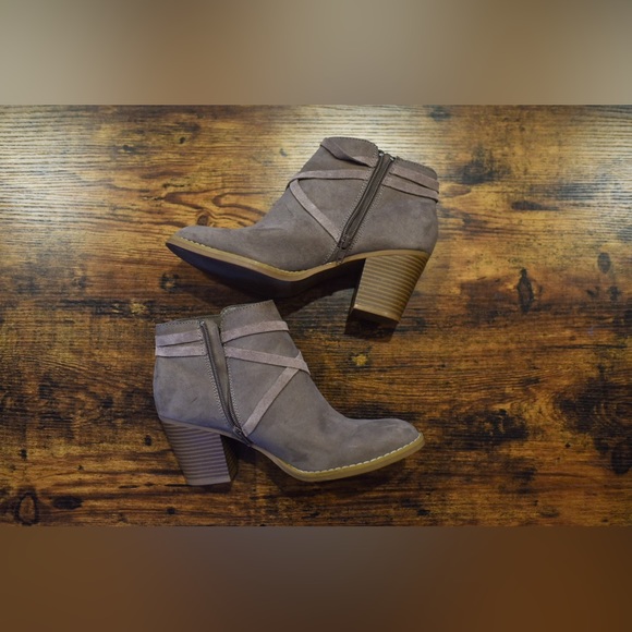 Express, Booties, color grey, size 8 - Picture 4 of 11